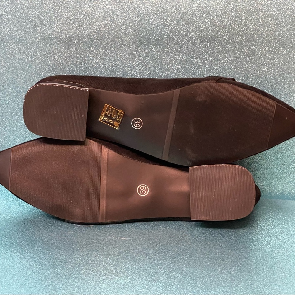 NWOT Never Worn: Elegant Black Vegan Suede Flats with Gold Accent - Picture 3 of 5